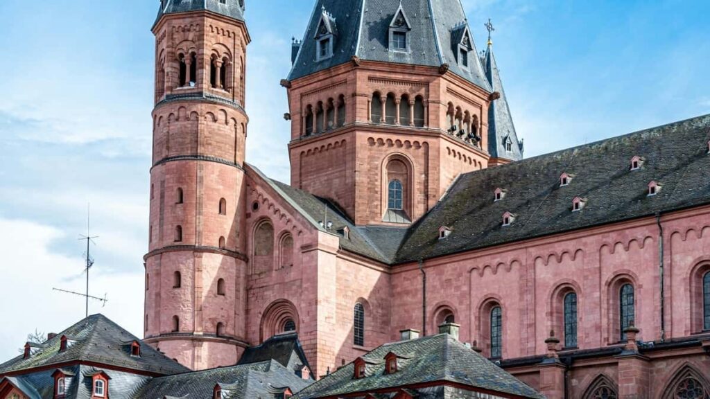 Praktican vodic za hrvatske oglasivace: kako otkriti, provjeriti i angazirati Pakistan Roposo kreatore koji mogu podici vidljivost clean beauty brendova u regiji.