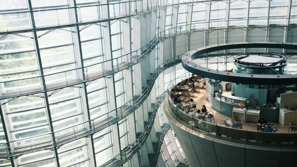 Praktican vodic za hrvatske oglasivace: kako locirati, provjeriti i angazirati Jordan i Josh kreatore za lokalne gradske vodice, s taktikama, alatima i primjerima.