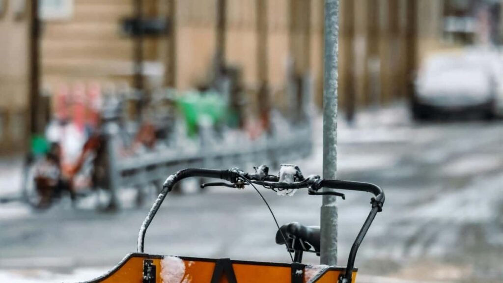 Praktican vodic za hrvatske kreatore: kako kontaktirati katarske brendove putem Spotifya za snimke unboxinga i testimoniala, s lokalnim savjetima, primjerima i resursima.